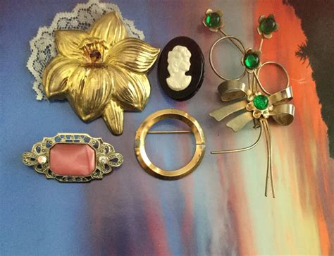 Vintage 60s 70s Costume Jewelry Pins Brooches Lot Of 5 Flawed Great