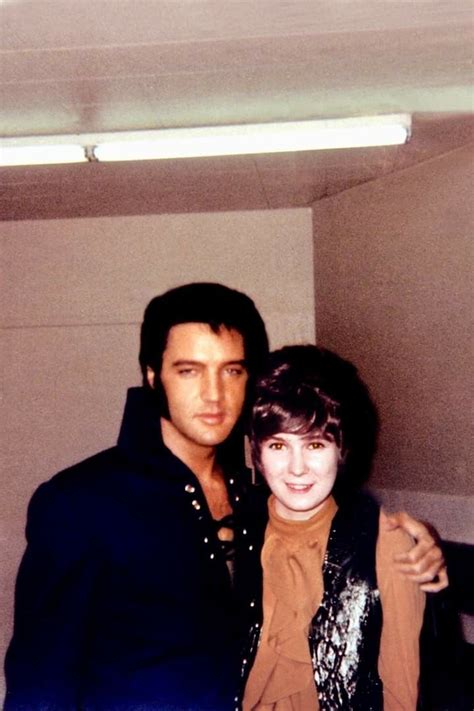 Rare Unseen Photo Of Elvis Stopping And Posing With A Female Fan Who Works At The International