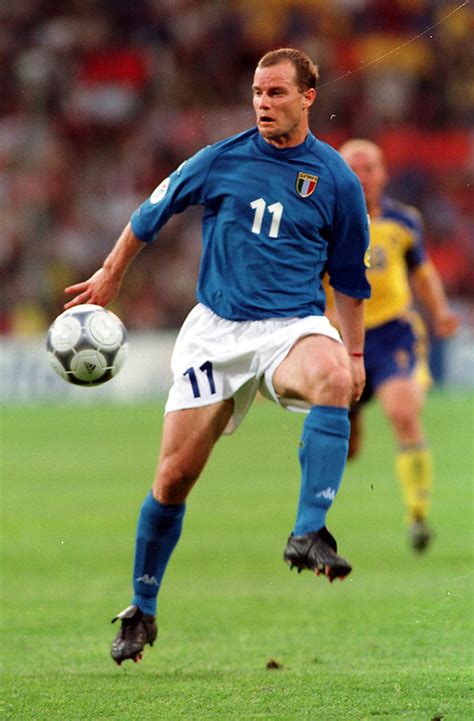 This is the overview which provides the most important informations on the competition euro 2000 in tournament info host: ALESSANDRO DEL PIERO | SEEN Sport Images