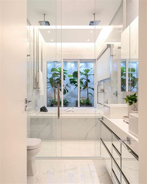 Banheiro Contempor Neo Todo Branco Com Banheira Jardim De Inverno E Escada Em Inox Decor