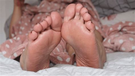 Dolce Amaran Wrinkled Soles Close Up For Mobile Devices Feet Fetish
