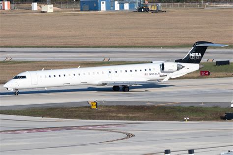 United Airlines To Acquire 18 Bombardier Crj700 Airways