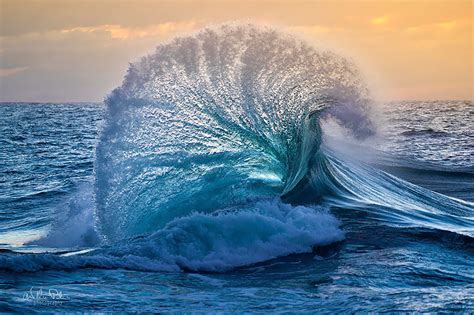 20 Majestic Wave Photos That Capture The Beauty Of