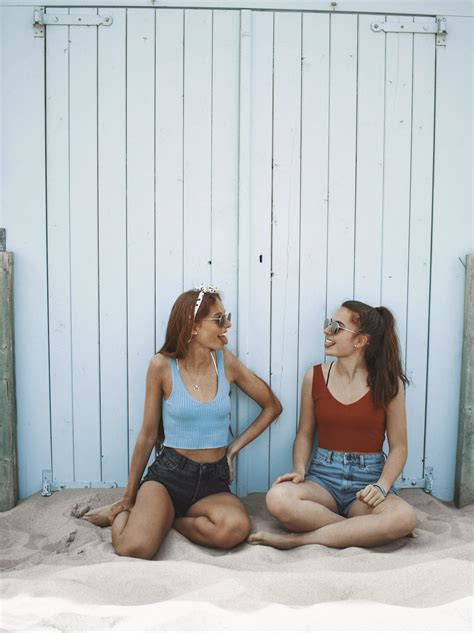Sister love | Insta photo ideas, Cool instagram pictures, Friend photos