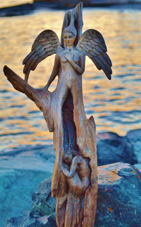 Artist Turns Driftwood Into Striking Sculptures That Capture The Beauty
