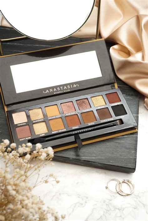 Luxurious Anastasia Beverly Hills Soft Glam Palette Review