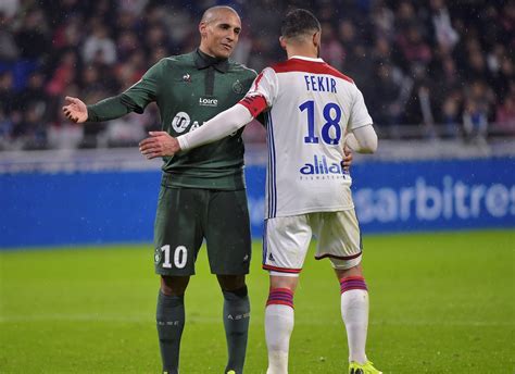 Timothée kolodziejczak is expected back and should partner saidou sow in central defence. Saint-Etienne-Lyon: qui a le plus à perdre dans le derby?