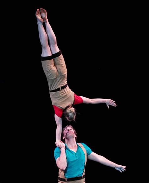 Acrobatic Duo Netherlands Acrobats Circus Entertainment