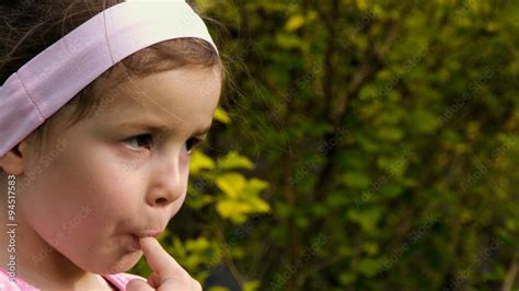 ein kleines mädchen lutscht an ihrem finger teil 2 stock foto adobe stock