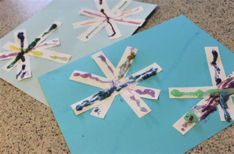 Glitter Glue Snowflakes A Fun Winter Craft Live Well Play Together