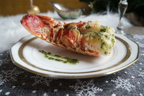 Queue de langouste rôtie sauce beurre dail