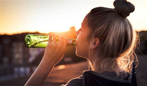 Alcoholismo En Mujeres Ha Aumentado En MÁs De Un 200 Apm