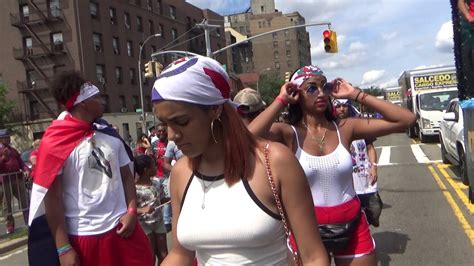 Dominican Parade Bronx 2018 New York Group Of Dominican Girls With La Mega 979 New York Radio