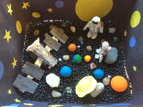 That's why sensory activities are so much fun for tots and preschoolers. Creative Projects for Kids: Outer Space Sensory Bin