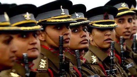 dear army fix your sexist culture don t tell women they can t lead from the front