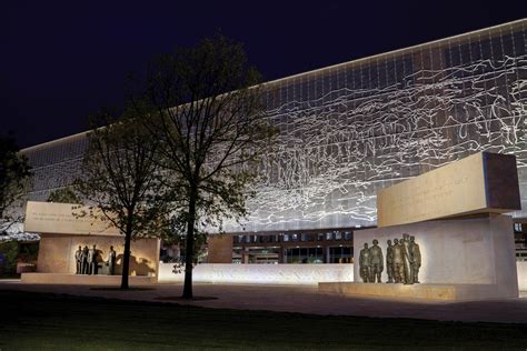 New Eisenhower Memorial features metal mesh tapestry - Specialty