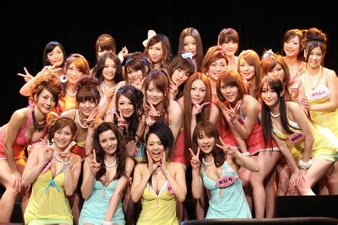 Bintang Film Bokep Jepang Membentuk Group Band Wagz Hot Girls