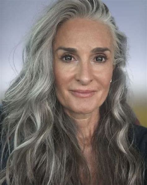 Easy And Cool Long Hairstyles For Women Over 60 In 2021 2022