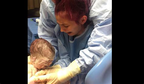 Amazing Photo Shows Moment When Terrified 12 Year Old Delivers Her Baby