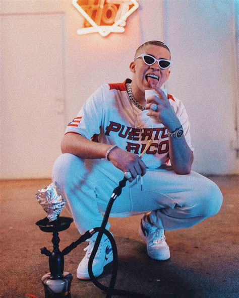 Bad bunny la romana english lyrics. "Estamos bien" de Bad Bunny debuta en el top 10 del Hot ...
