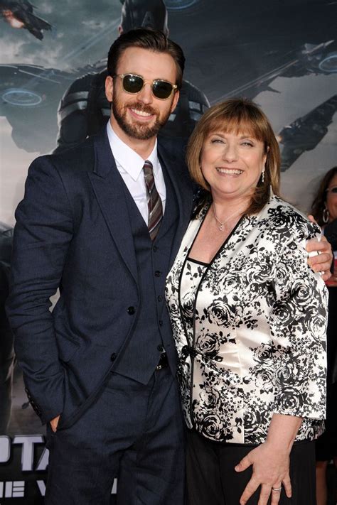Chris Evans With His Mom At The Captain America 2 Winter Soldier La