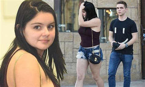Ariel Winter Puts On A Very Leggy Display In Skimpy Denim Shorts Daily Mail Online