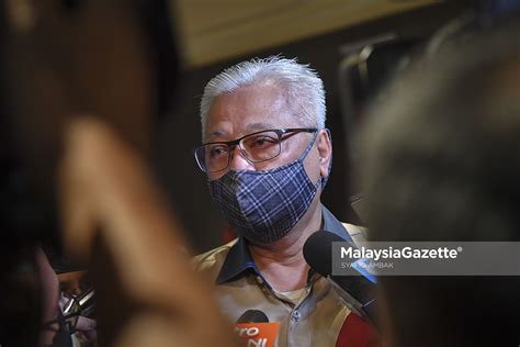 Jul 03, 2021 · meanwhile, malaysia airlines group chief executive officer captain izham ismail said that it is an honour to fly the national contingent to the olympics, after having successfully transported the national football squad, harimau malaya to the 2022 world cup/ 2023 asia cup qualifiers and friendly matches in the united arab emirates (uae) and. 10 lagi lokaliti dikenakan PKPD, tujuh ditamatkan - Ismail ...