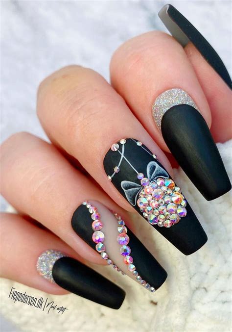 Black christmas nails cold winter days cannot pass without some cute snowflake nail design. 25+ Christmas Nails 2020 : Black Christmas Nails