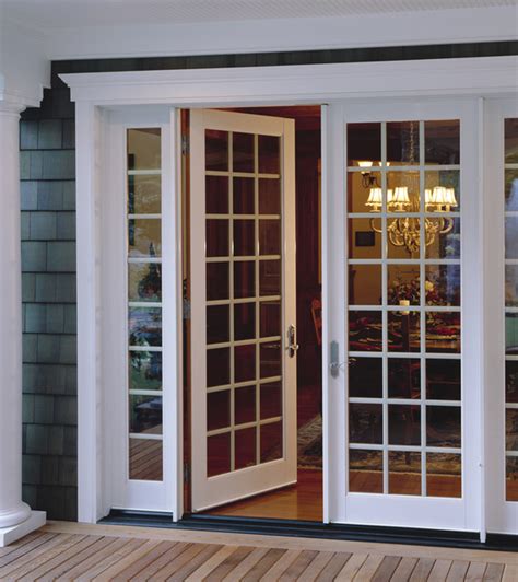 Milgard In Swing French Doors Classique Terrasse Et Patio Seattle