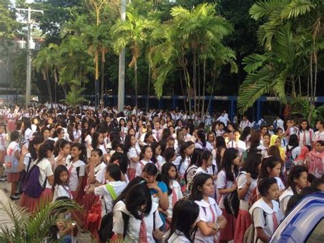 Rizal High School Pasig Has 9500 Students Over 100 Late For First