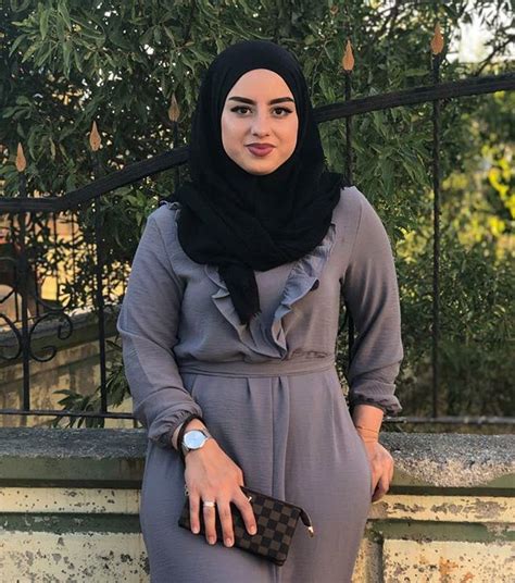 Pin By Nauvari Kashta Saree On Hijabi Queens In 2020 Hijabi Fashion Hijab