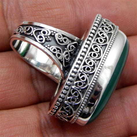 Zilveren Ring Met Groene Onyx Gezet In Bewerkte Setting Zilveren