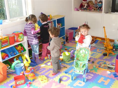 Quieres comprar juego play 4 ?. Kids playing in the play room | We hosted a party to ...