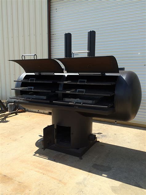 Made out of 1/4 inch metal. 36″ T-Pit | Johnson Custom BBQ Smokers