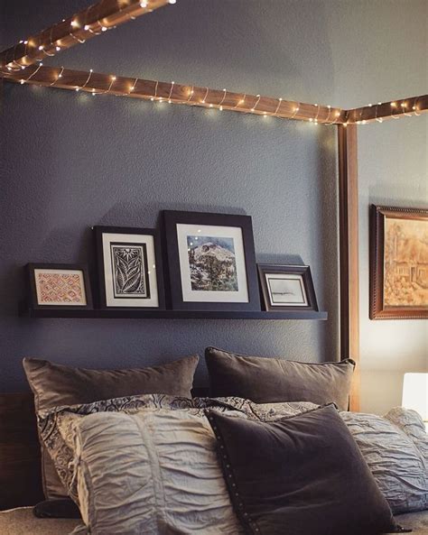 The small dainty lights add such an enchanting look. Amazing Canopy Bed With Lights Decor Ideas 55 (With images ...