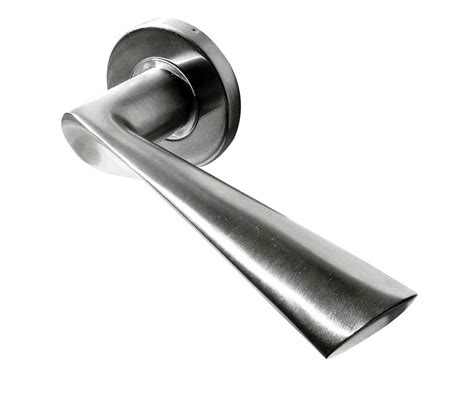 Handle pintu buatannya memiliki gaya desain modern minimalis yang saat ini tengah digandrungi masyarakat. ツ 30+ merk & harga handle pintu rumah minimalis yang bagus ...