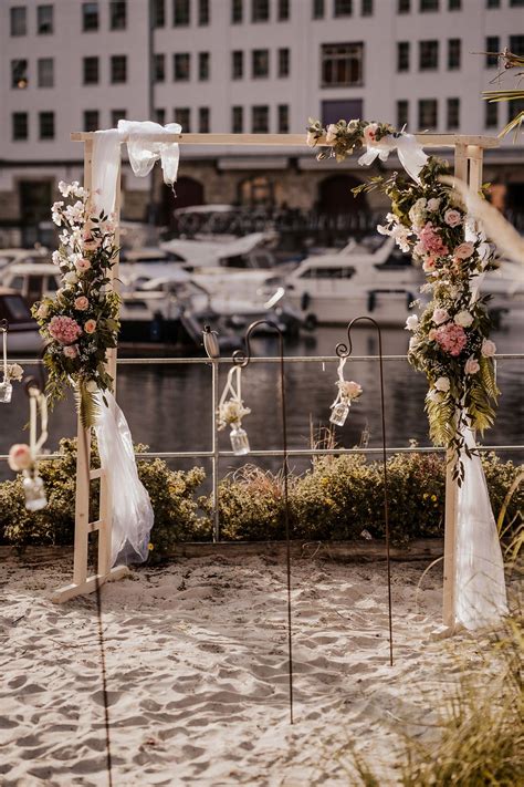 Zu eurer hochzeit wünschen wir alles erdenklich gute, viel glück und segen. Hochzeit am Pier 13, Berlin - Reise ins Glück (mit Bildern ...