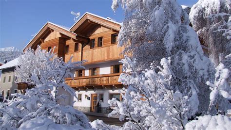 Trascorrere una vacanza in agriturismo nel val pusteria significa incontrare un infinito patrimonio paesaggistico, storico e artistico e altrettanto vaste risorse turistiche. Appartamenti Birkenheim | Appartamenti | Camere | Valdaora ...