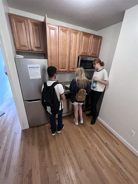 Crazy NYC rental market fuels lines to see tiny apartment