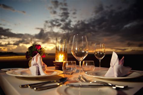 romantic dinner at the beach by ma joly restaurant a night to remember oskar romantic dinners