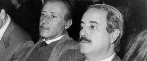 Imbrattato un disegno murale realizzato in memoria dei giudici falcone e borsellino su una parete esterna del circolo baracche verdi dell'isolotto, il quartiere operaio di firenze fondato dal sindaco giorgio la pira. La figlia di Paolo Borsellino: così lo Stato lasciò ...