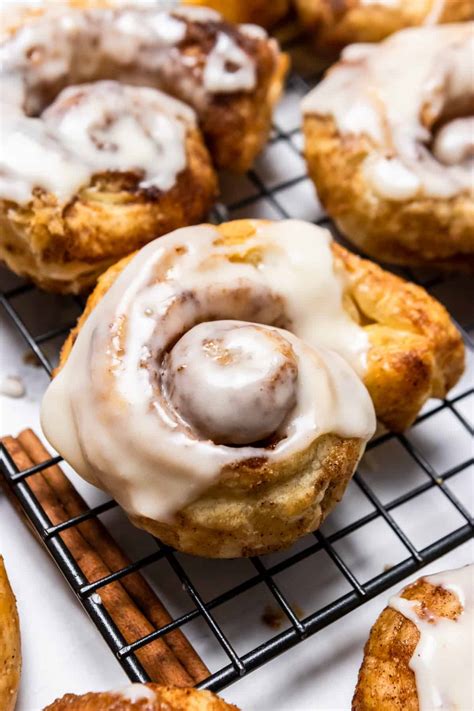 Simple Puff Pastry Cinnamon Rolls With Maple Icing Lemons Zest