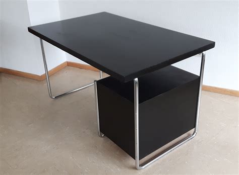 Mit dem schreibtisch s285 aus der produktion von thonet hat der legendäre, am bauhaus ausgebildete architekt und designer marcel breuer. bauhaus schreibtisch thonet bruno weil / schreibtische ...