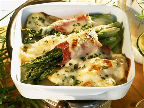 Grüner Spargel mit Schinken gratiniert Rezept