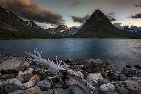 Premium Photo Colorful Sunset Over Swiftcurrent Lake In Glacier