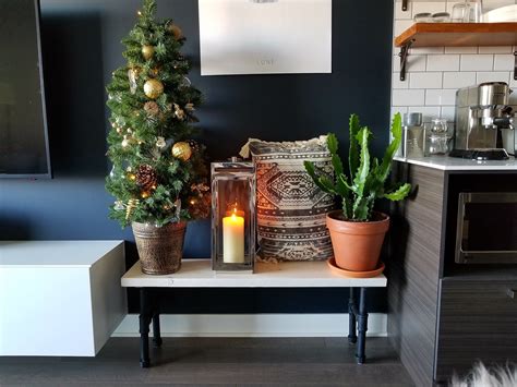 Awesome apartment decoration ideas can be small but impactful. 5 Easy Holiday Decorating Ideas for Small Spaces