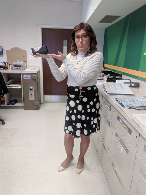 Using my current job to practice for my modeling career 😂 : r/crossdressing