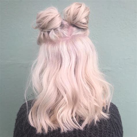 Light pastel pink aka baby pink shade looks perfect no matter which hairstyle you have. / Pinterest naomiokayyy Makeup, Beauty, faces, lips, eyes ...
