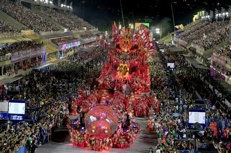 Carnaval Desfiles Das Escolas De Samba Come Am Com S Rie Ouro Na Sapuca Conex O Fluminense