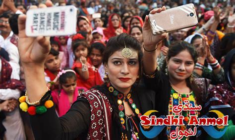 Sindhi Anmol: Sindh brings out its colours on 'Ajrak-Topi' day